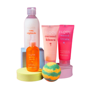 Комплект „Всичко от теб“ който обичам: Кокосови целувки хидратиращ лосион за тяло 75 мл + Пина Колада бомба за вана 120 г + Златни пясъци освежаващ спрей за тяло 100 мл + Сладки лакомства хидратиращ душ гел за всички типове кожа 75 мл + Уютна нощ хидратиращ душ гел за всички типове кожа 250 мл